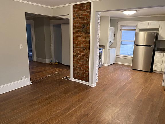 4th image of 1284 Lakeland Ave #Up