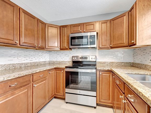 2nd image of 1016 W Lakewood Rd #0