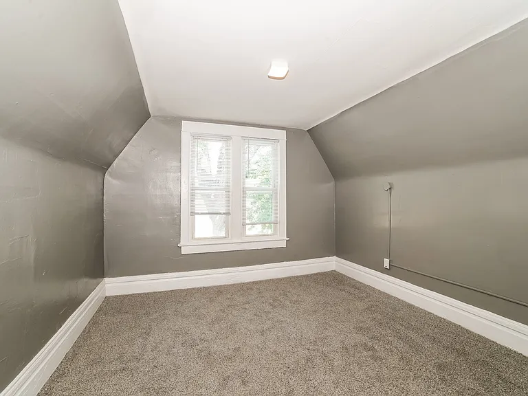 1756461_025_bedroom_12928827.jpg