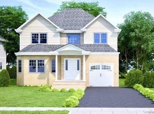 382 Garfield Ave, Mineola, NY 11501