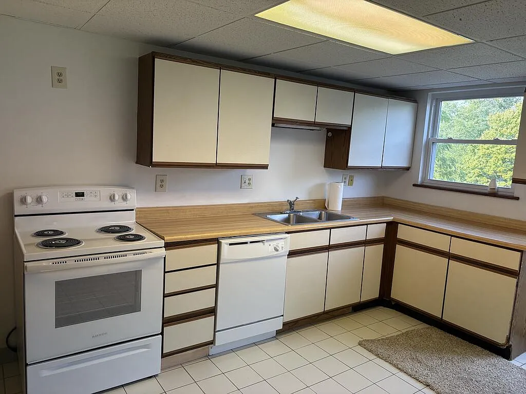 1 bed, 1.0 bath, 800 sqft, $875 — Photo 2