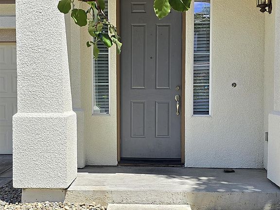 2nd image of 1092 Gardenia Ln
