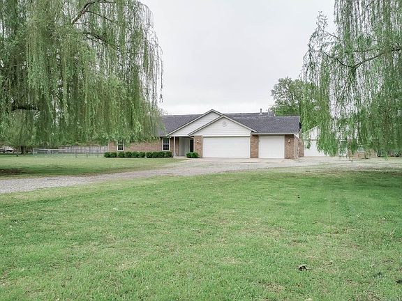 3rd image of 11950 Laurel Ln