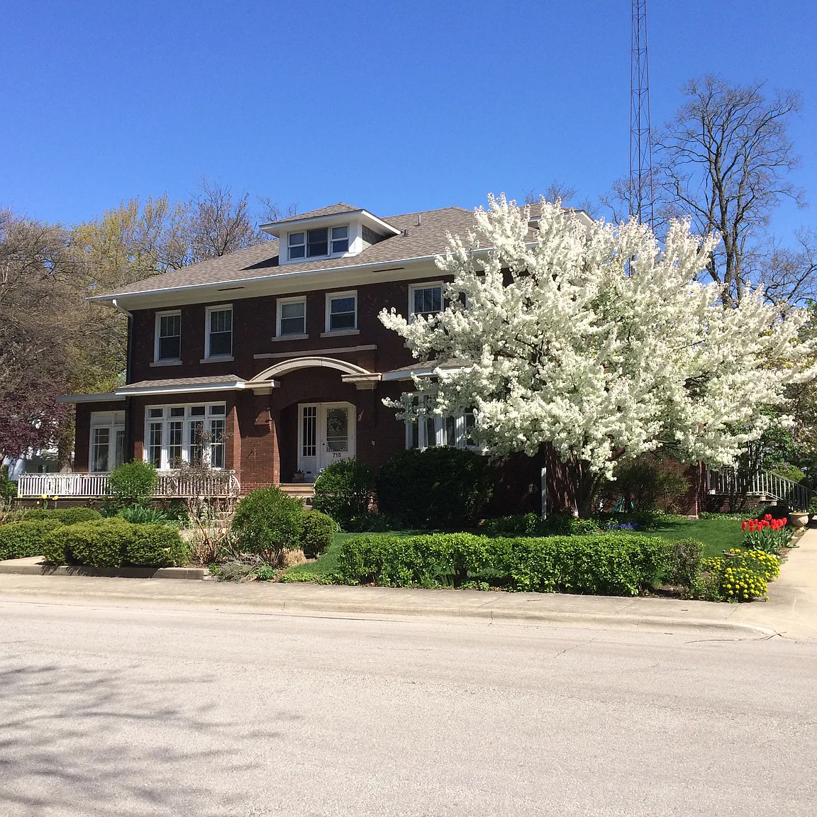 715 Park Place photo 1