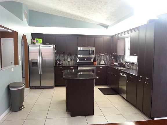 2nd image of 436 NW Ravenswood Ln