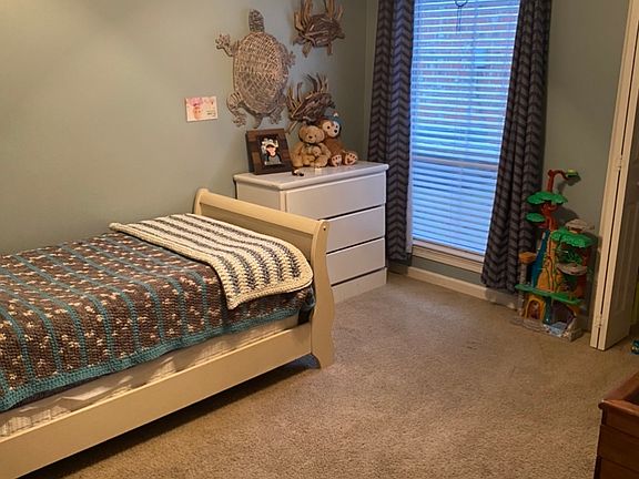 5th image of 909 Southlake Cir