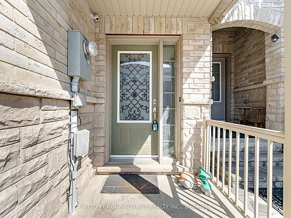 3rd image of 946 Audley Rd N