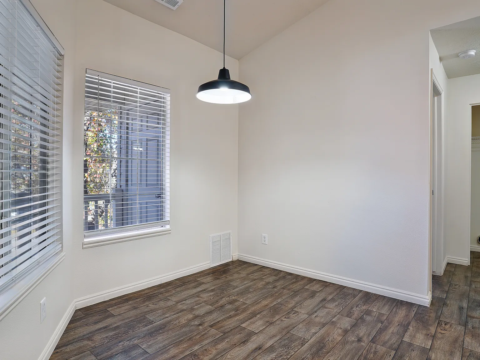Southgate Apartments — Photo 4