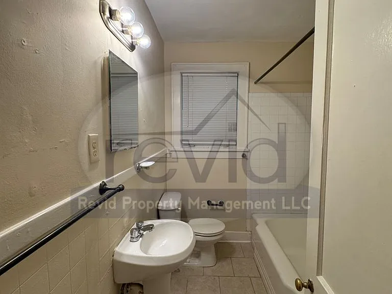 585 N Avalon St — Photo 8