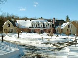 22 Steeple View Ln, Bedford, NH 03110