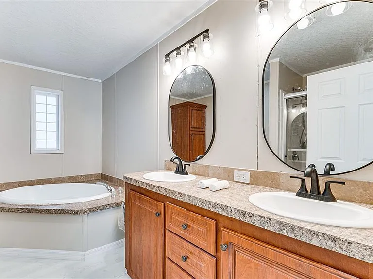 8125 Shelley Trl — Photo 12