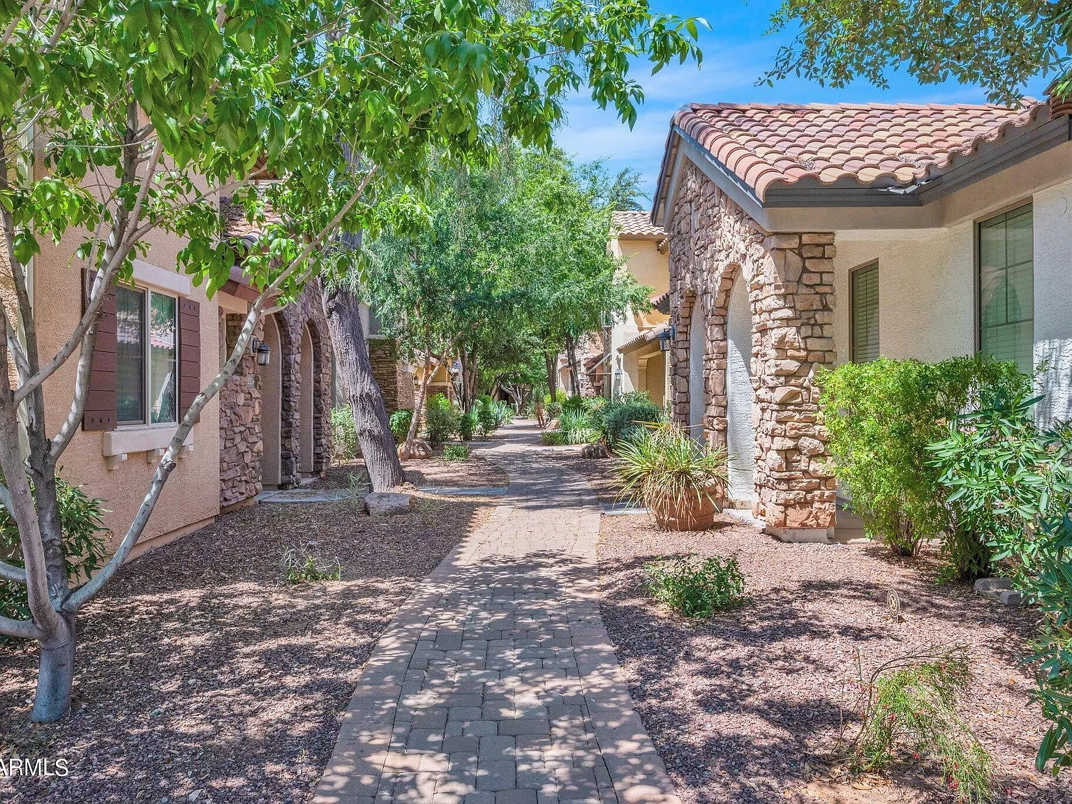 3 bed, 2.5 bath, 1692 sqft, $2,325 — Photo 3