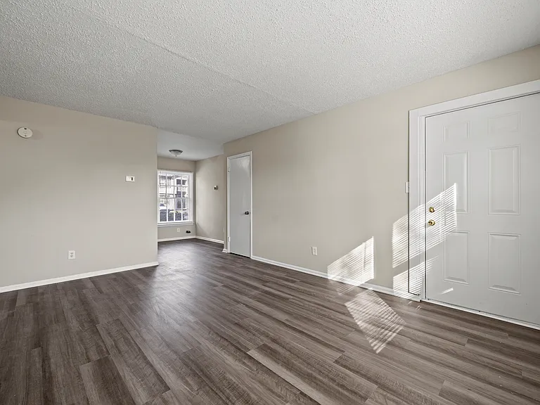 2607 Cedarhurst Dr #E — Photo 6