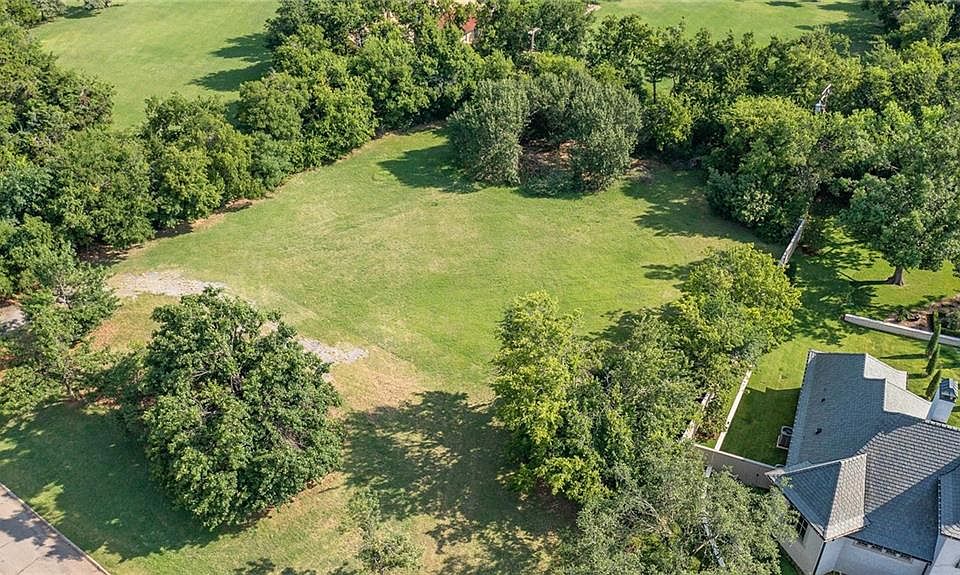 2nd image of 1621 Bedford Dr Lot 5