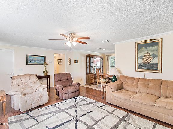 4th image of 2692 Pinewood Blvd N