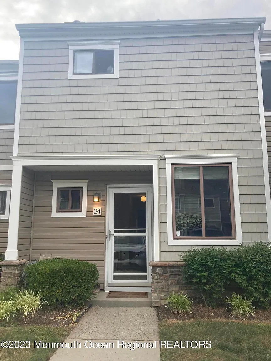 24 Gloria Ct photo 1
