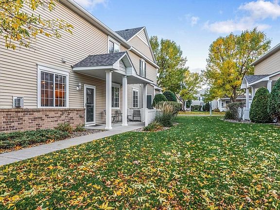 3rd image of 10883 Oak Grove Cir