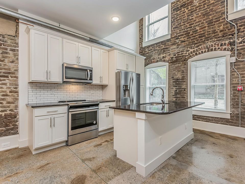 1st image of 300 W Jackson Ave #104
