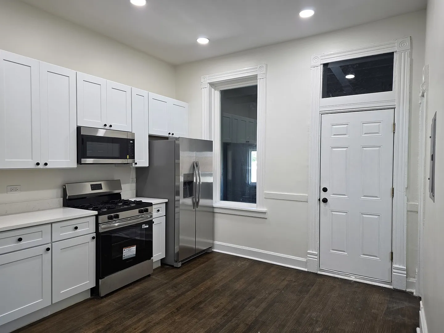 2 bed, 700 sqft, $1,795 — Photo 2