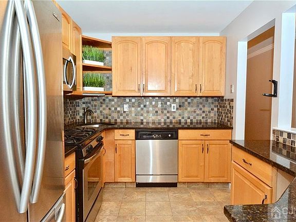 2nd image of 1209 Stoneridge Cir #1209