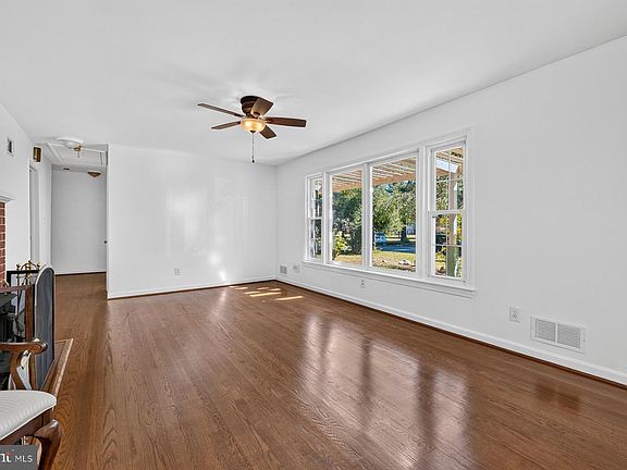 5th image of 6702 Lenclair St