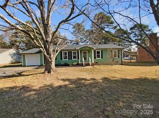 506 Queens Gate Dr, Kannapolis, NC 28083