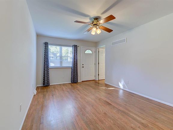 4th image of 10827 Canter Way Dr