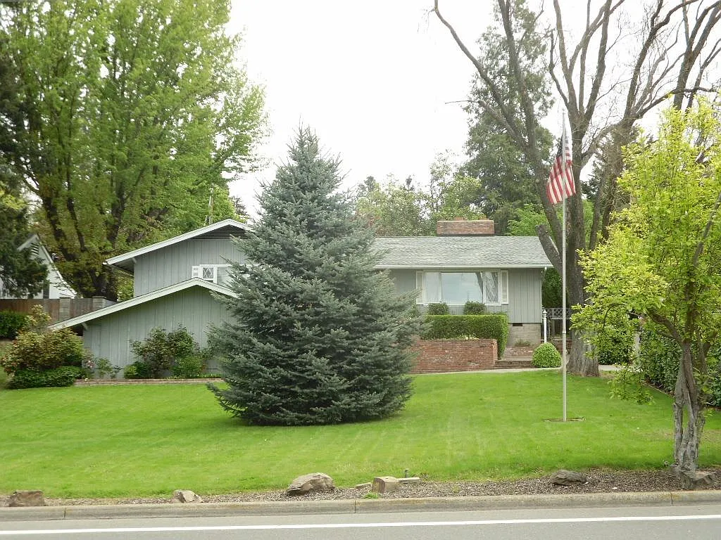 238 Sunrise Ave photo 1