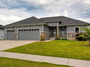 16219 Airline Ct, Urbandale, IA 50323