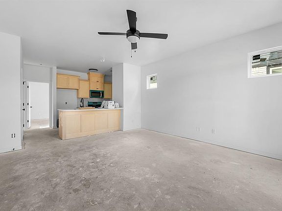 5th image of 820 W 2nd St