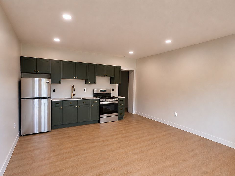 1st image of 551 Elm St #15