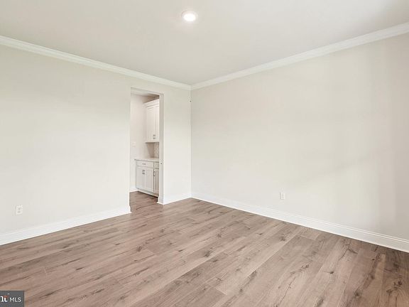 4th image of 18 Avonwoods Ct