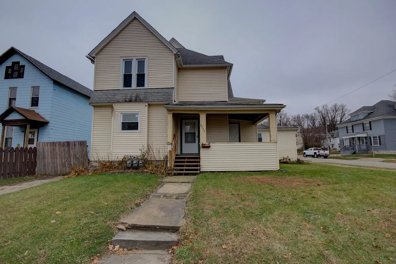 2504 7th Ave #2504 photo 1