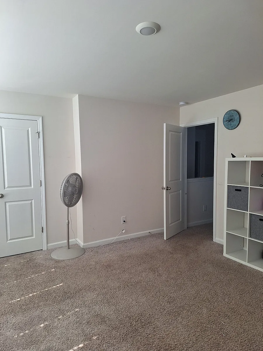 Building Photo - 2124 Eastway Dr
