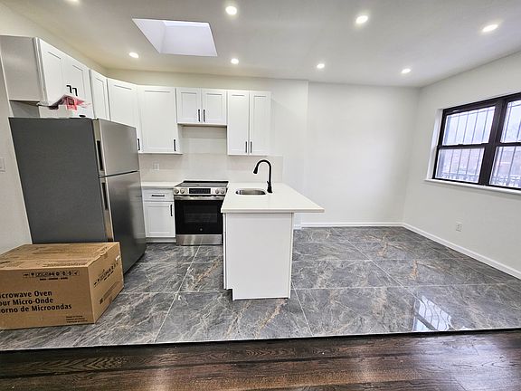 3rd image of 4551 Kings Hwy Floor 2