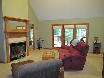 3rd image of 470 E Bannerstone Ct