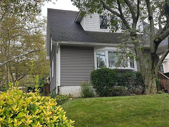 4th image of 166 Bancroft Ave