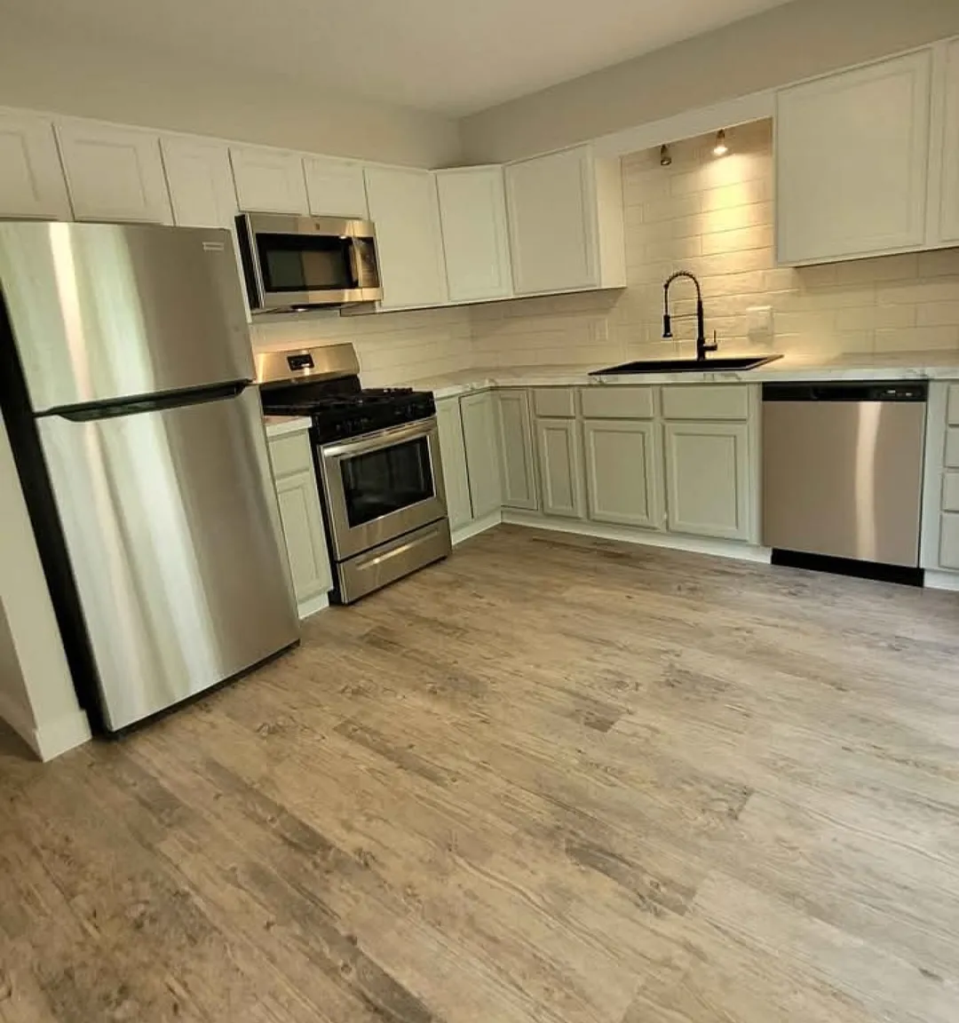 4 bed, 1500 sqft, $2,550 — Photo 4