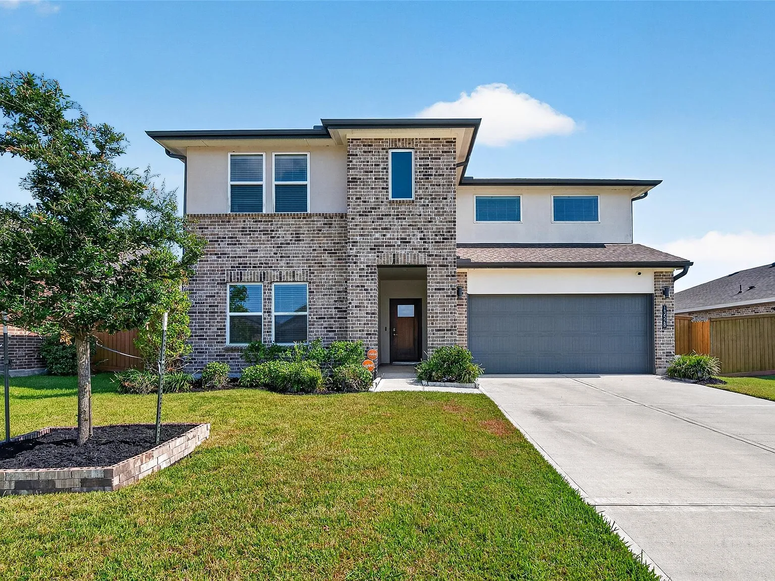 4 bed, 3.0 bath, 2488 sqft, $2,950 — Photo 2