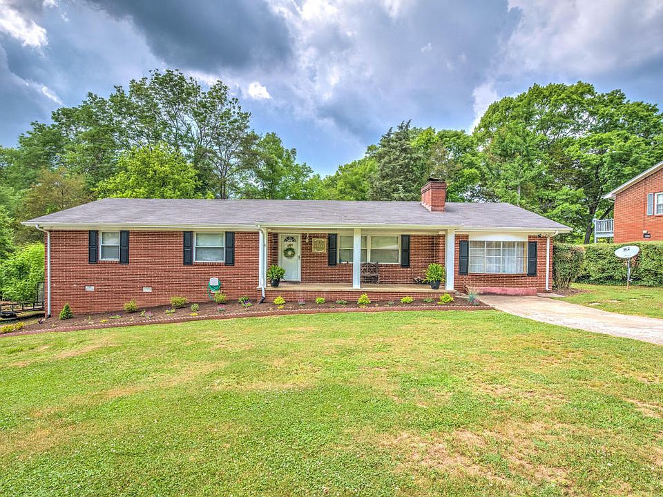 1st image of 521 Woodland Dr