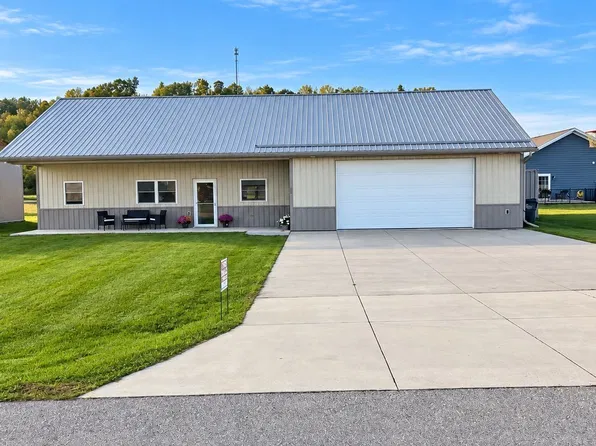 710 Sunset View St, Harpers Ferry, IA 52146