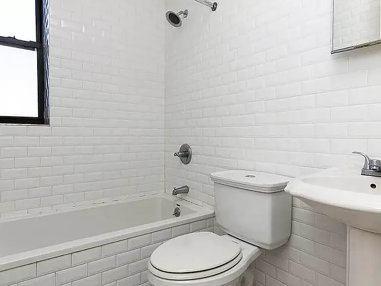 567 E 22nd St #2A — Photo 5