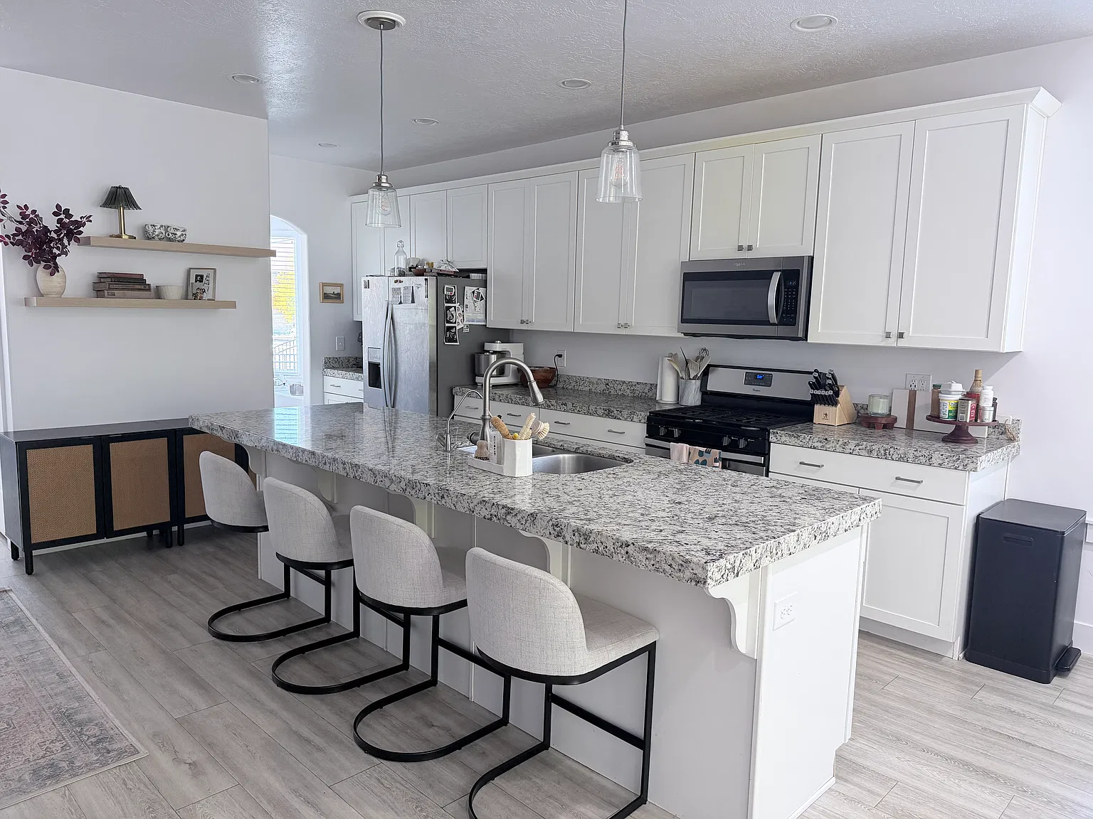 5 bed, 3.5 bath, 3745 sqft, $4,600 — Photo 3