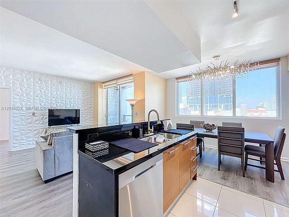 5th image of 244 Biscayne Blvd APT 1108