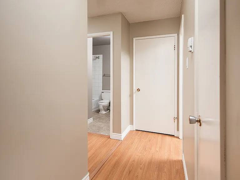 6 Gainsborough Ave — Photo 17