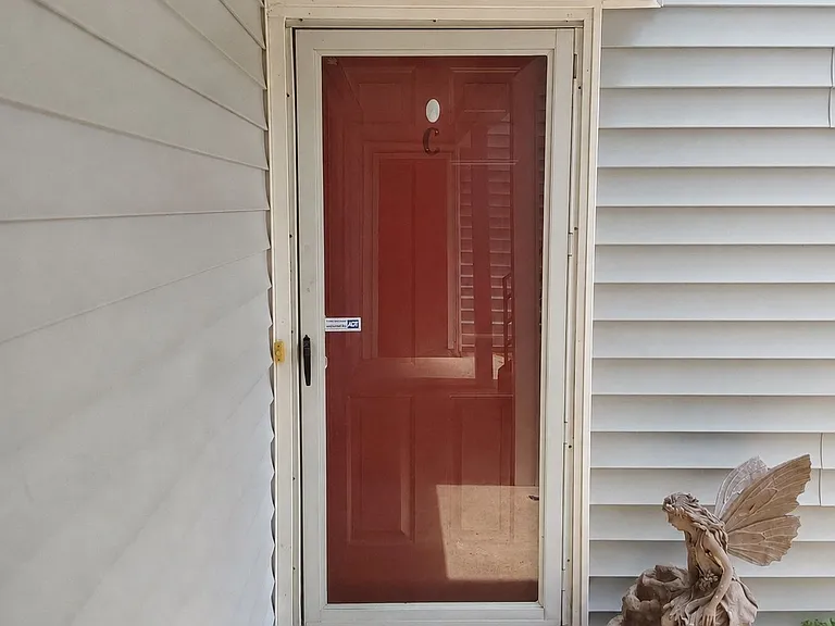 113 W Victoria Ct #C — Photo 2