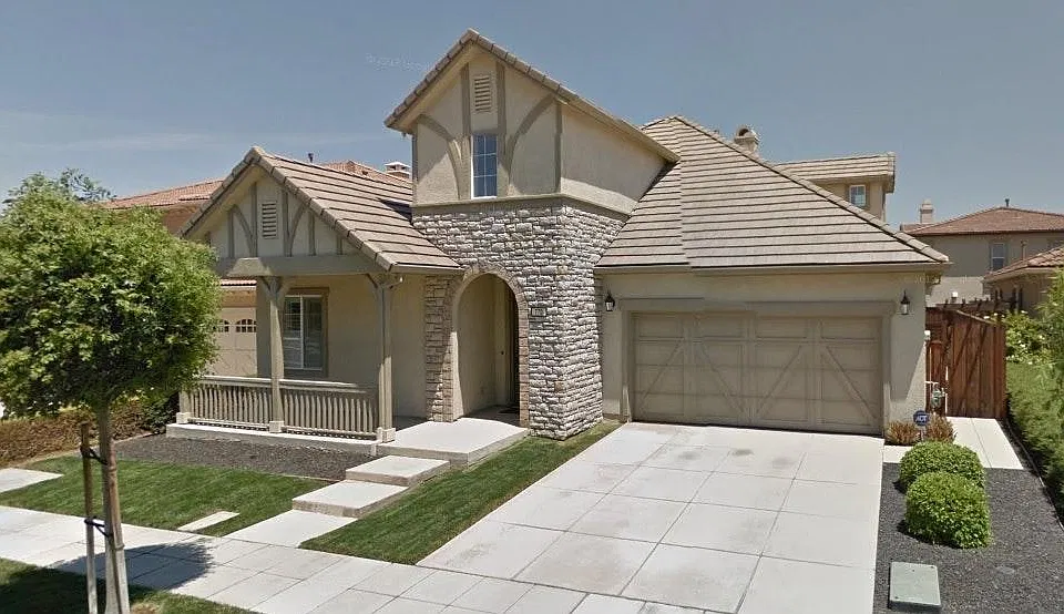 770 S Comunidad St