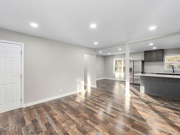 3rd image of 4096 W Main St