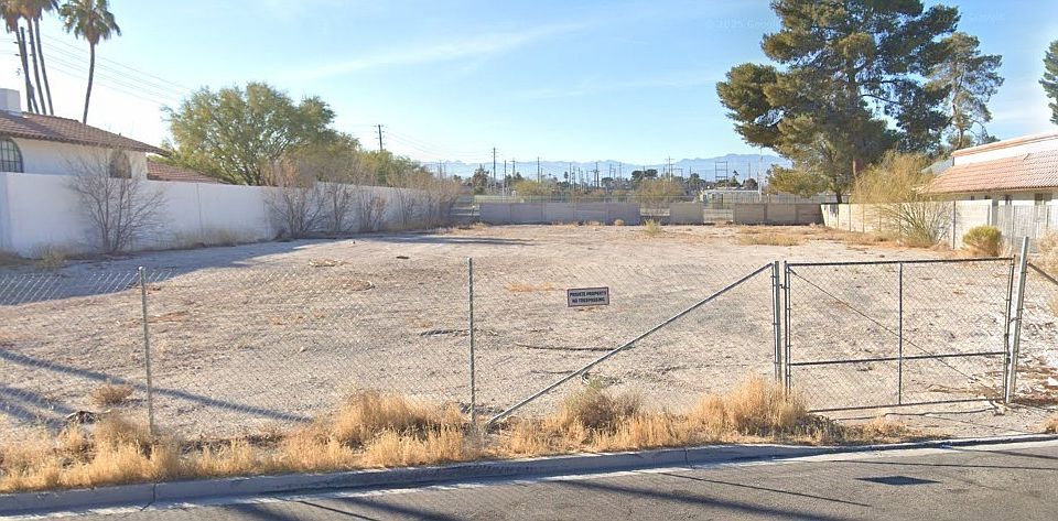 2nd image of 412 Lacy Ln