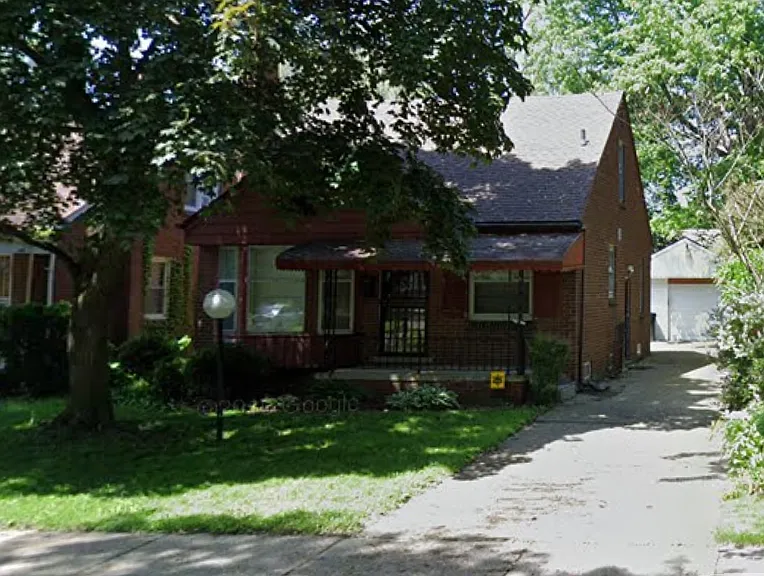 20211 Biltmore St — Photo 1